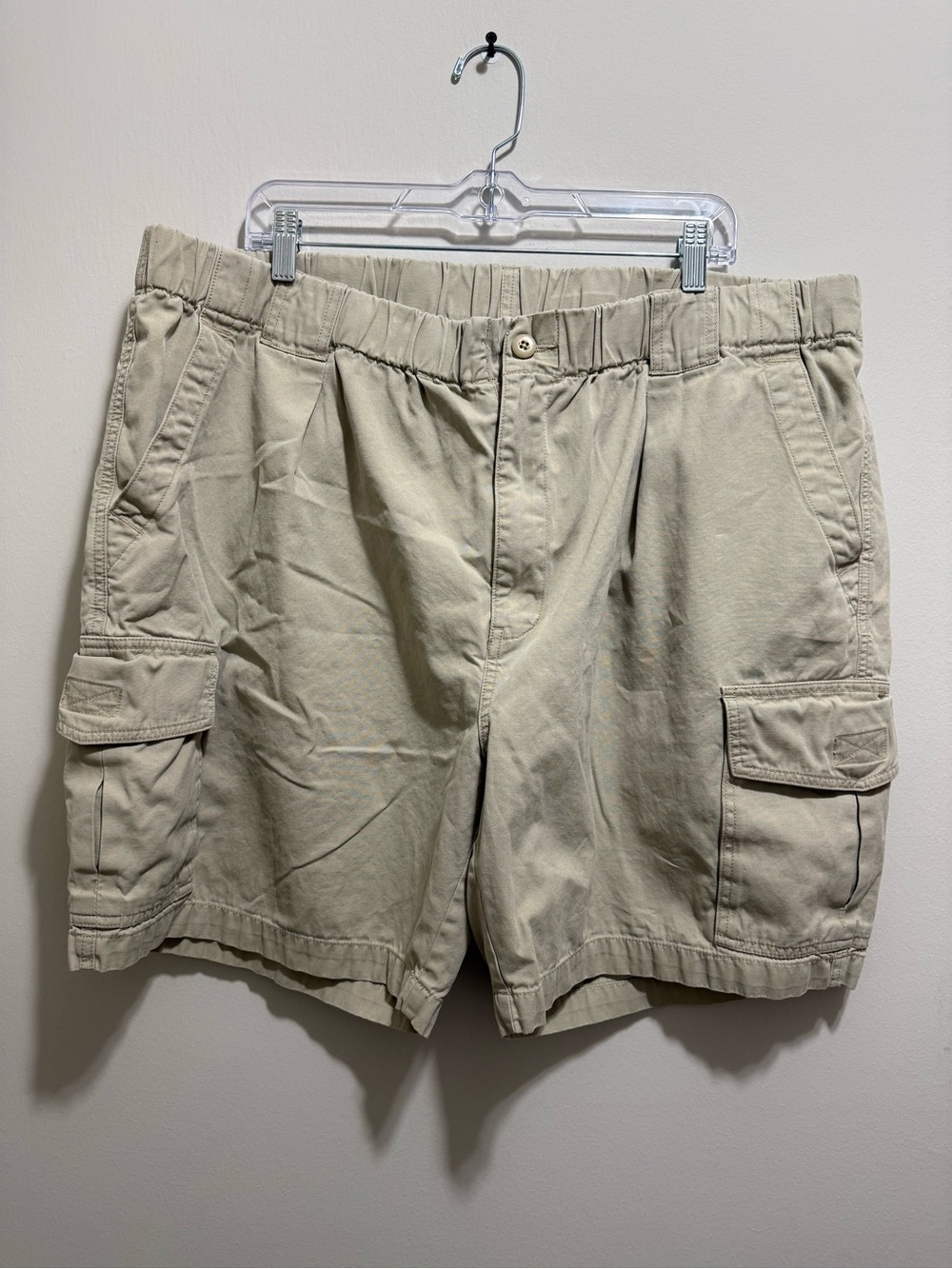 Tommy Bahama Men's Cargo Shorts in Khaki